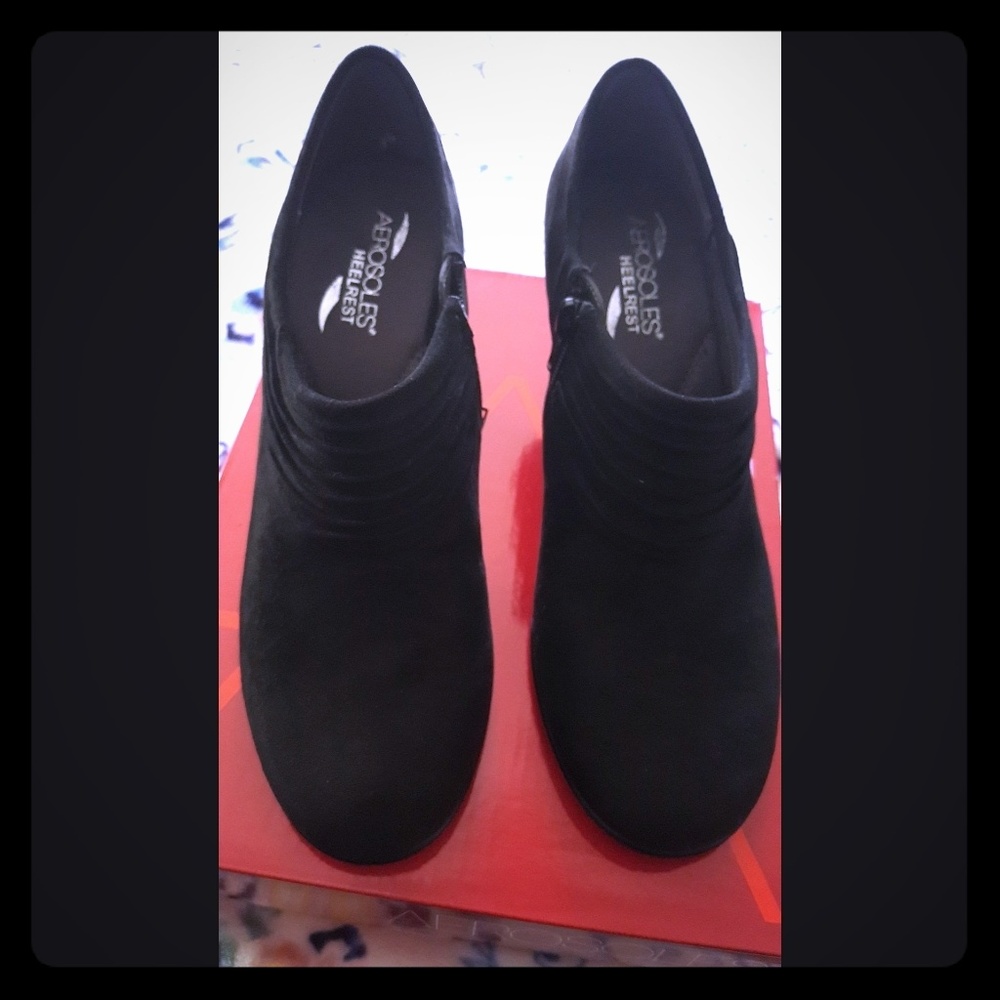 Aerosoles suede booties